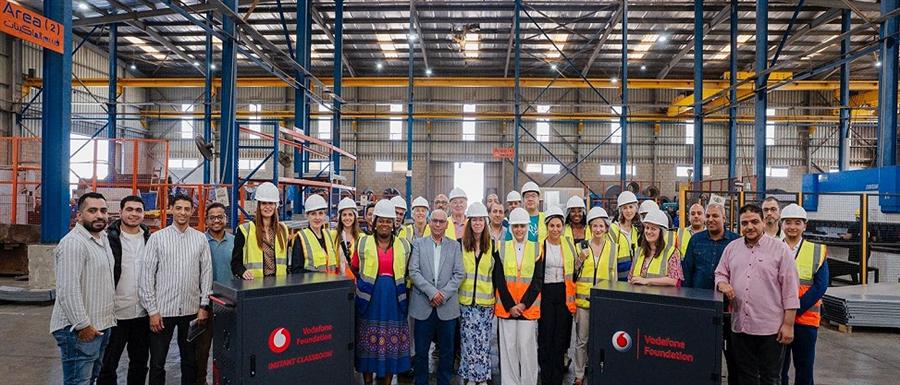 فودافون مصر والعالمية يحتفلان بتوسيع نطاق برنامج شبكة المدارس الفورية للاجئين في مصر